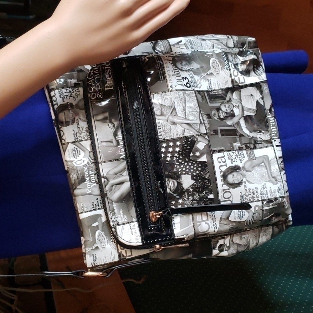 𝅺michael Obama crossbody bag.